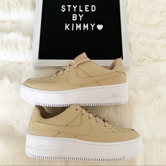 πΈ NIKE AIR FORCE 1 Sage Low Sneakers Shoes Beige - Picture 7 of 8